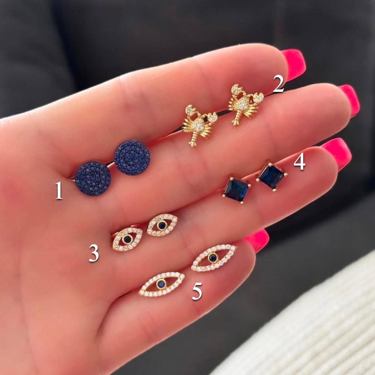 Solitario, escorpio season, blue losange, ojos