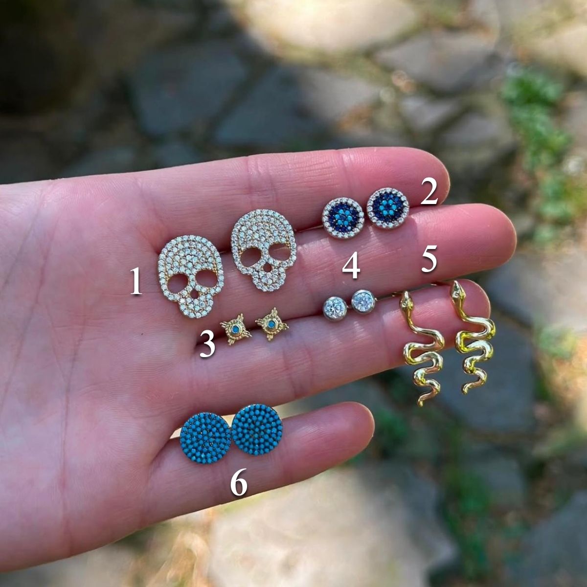 Calavera,  Cosmos Turquesa, solitario, víbora dorada