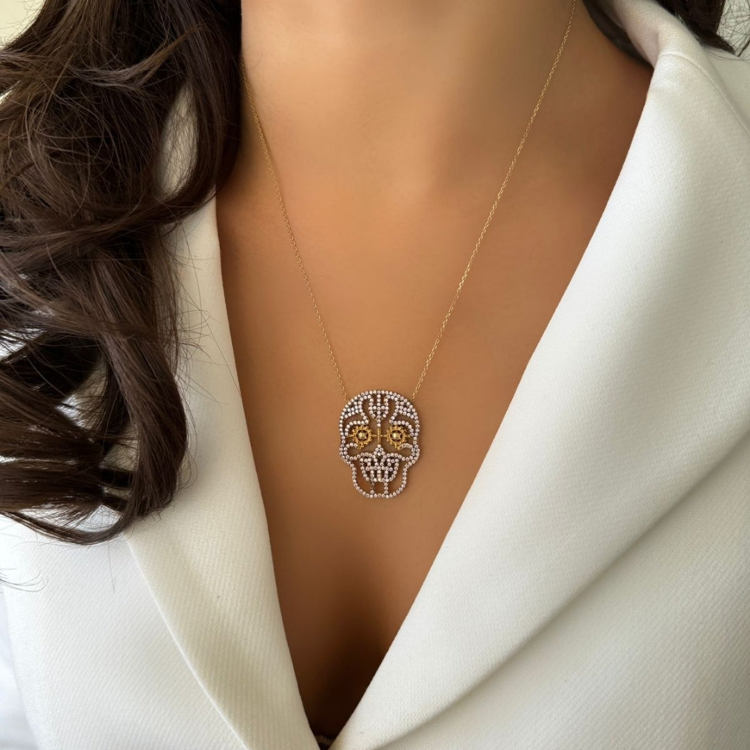 Calavera con incrustaciones